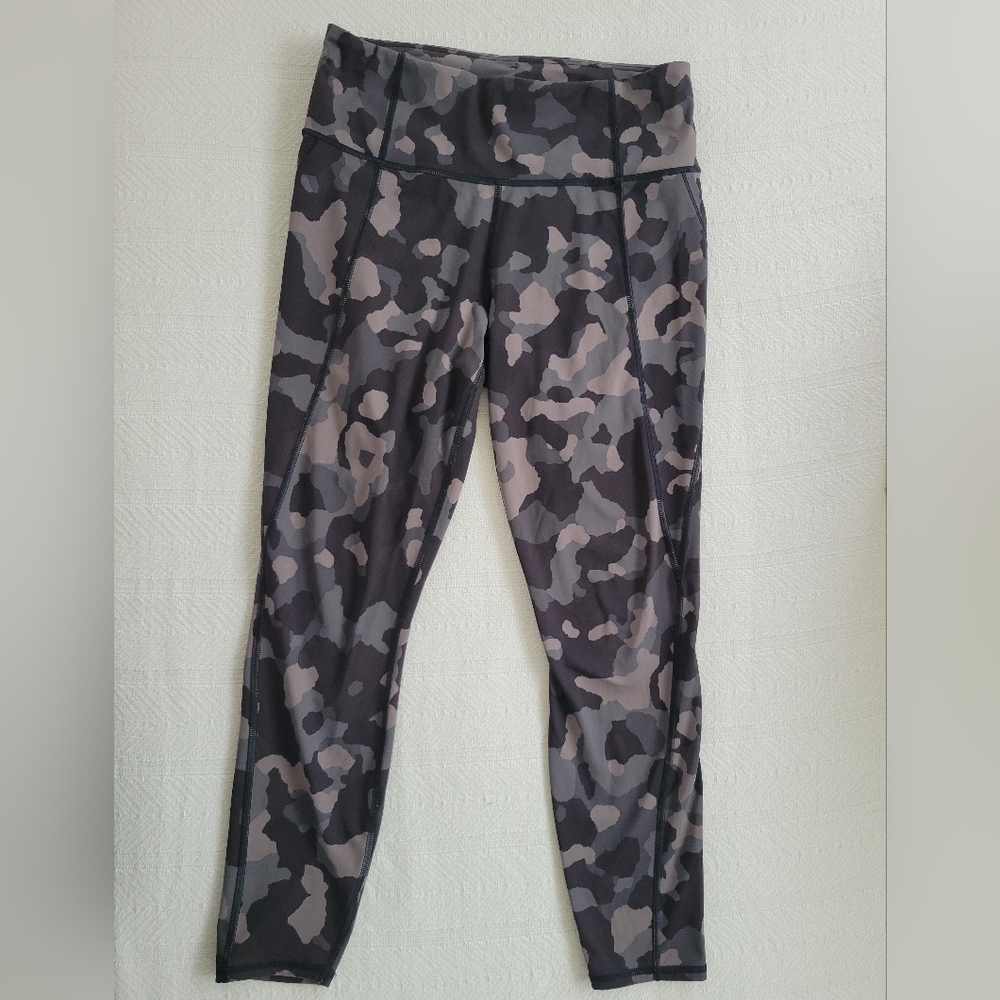 Athleta Lightning Cameo 7/8 Leggings